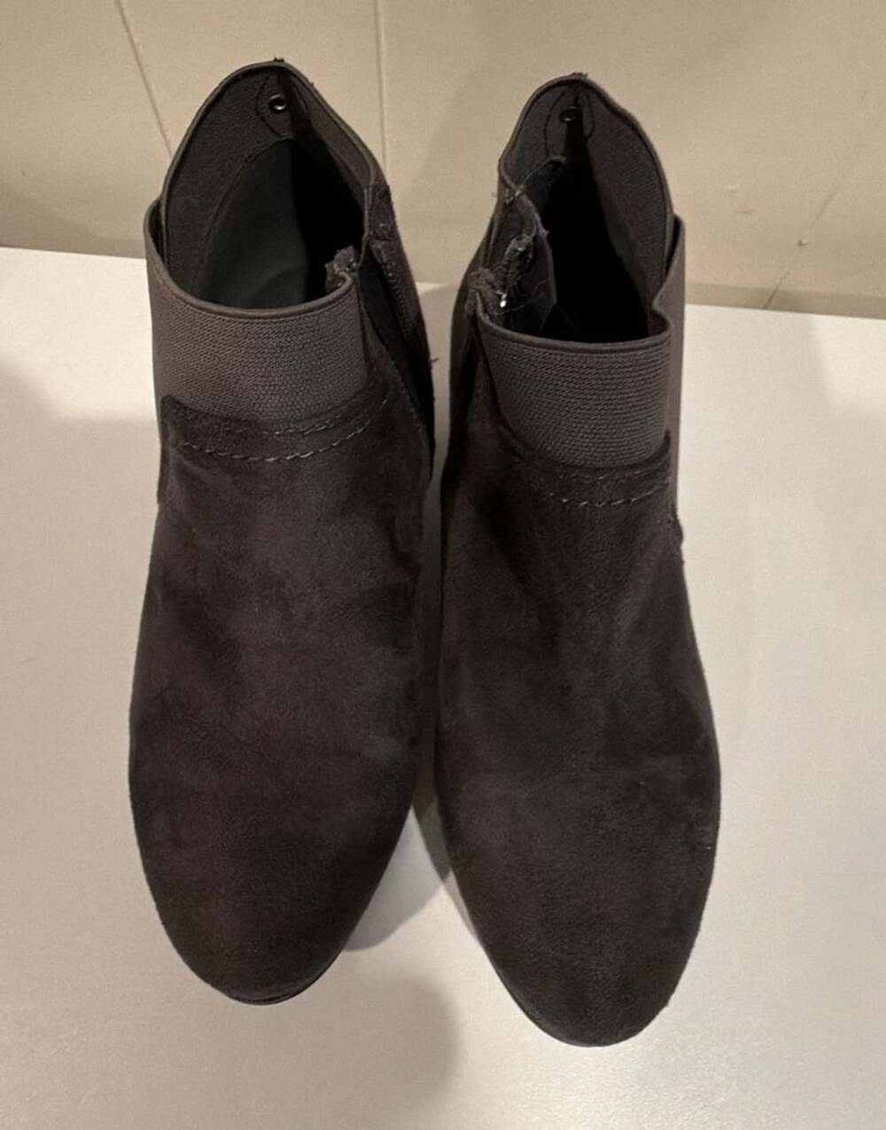 Cloudwalkers by Avenue Wedge Ankle Booties Size 7W Grey Suede